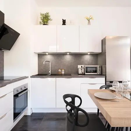Apartment Charme Poincare