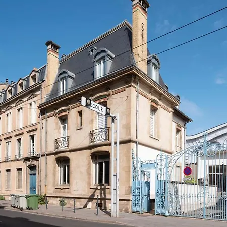 Charme Poincare Apartment