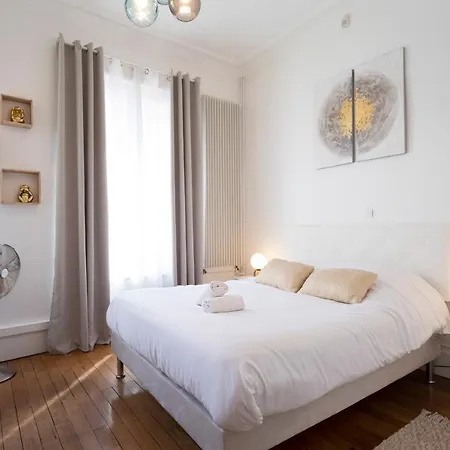 Charme Poincare Apartment