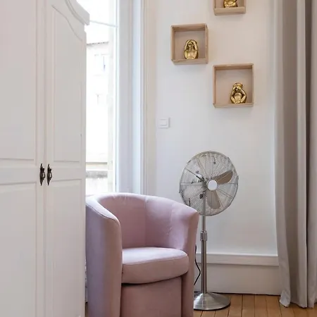 Charme Poincare Apartment *