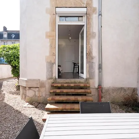 Charme Poincare Apartment *